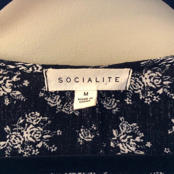 Socialite floral long sleeve dress - Picture 2 of 3